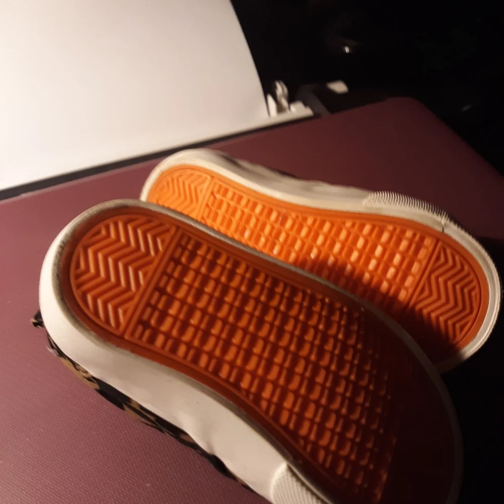 Kid's leopard print shoe